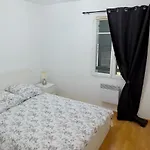 Appartement Dans Residence Au Calme